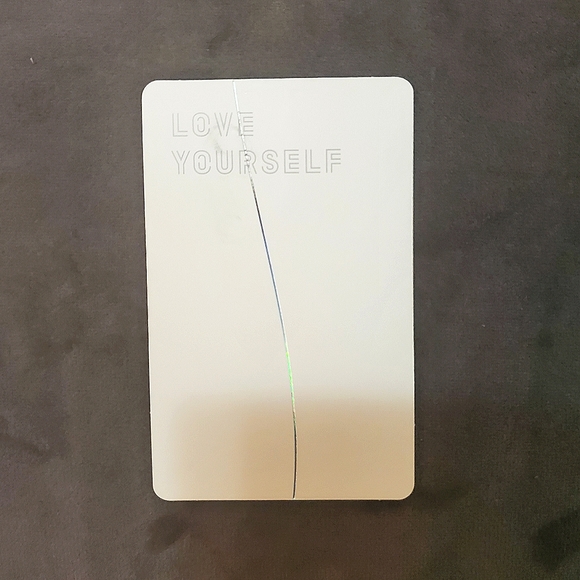 Taehyung (V) Official Photocard from Love Yourself: Her - Picture 2 of 3